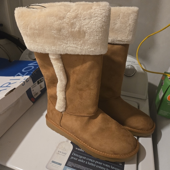 NWT Size 9 Brown Boots - Picture 3 of 4